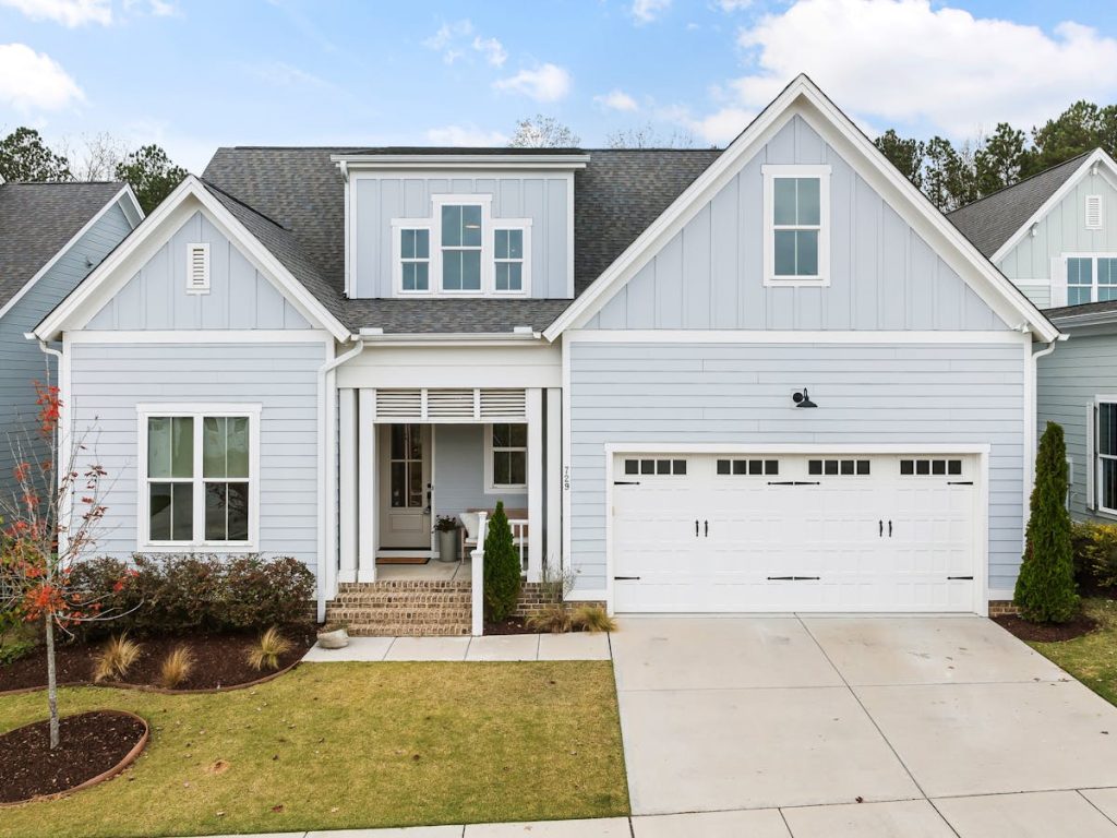 Жилой дом со встроенным гаражом